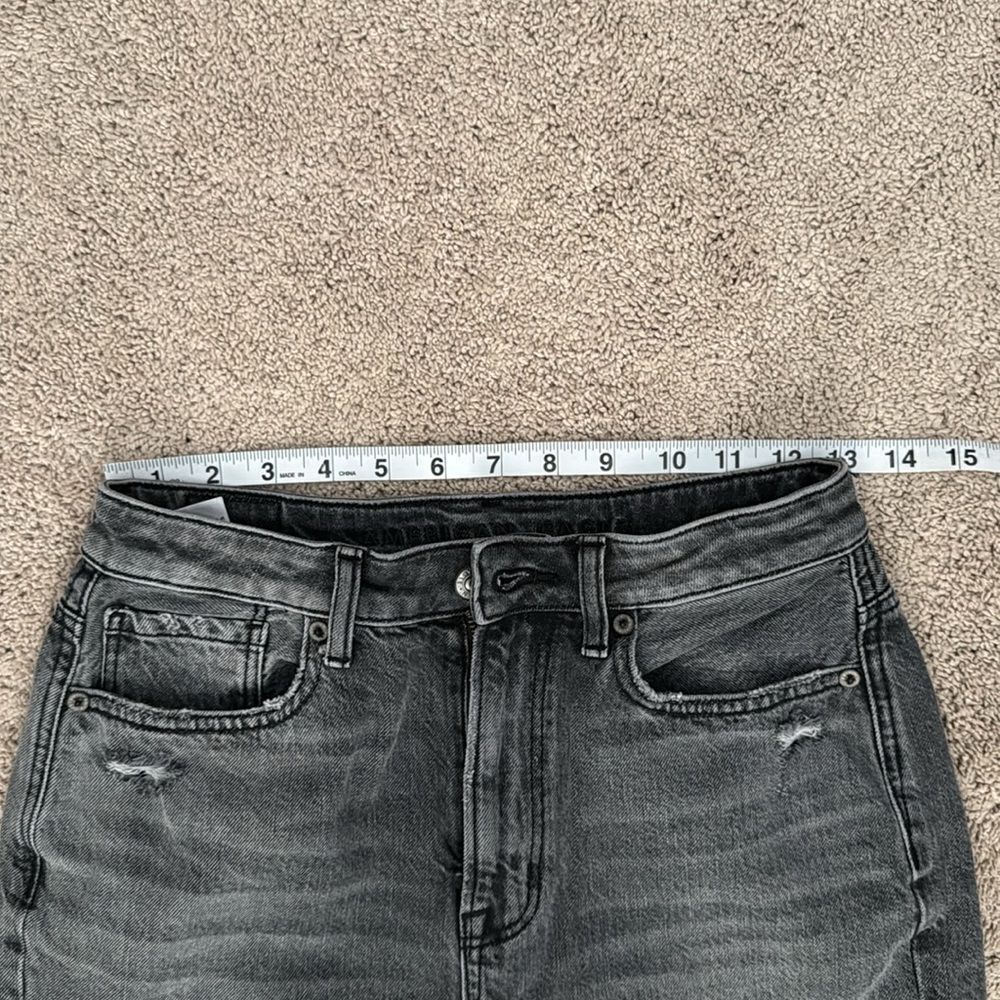American Eagle Highest Rise Mom Jean Black Wash Distressed Jean Size 2 - Picture 10 of 13